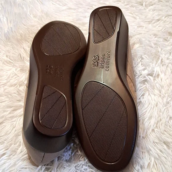 SAS Women's NWOT Tan Loafers - Picture 6 of 10